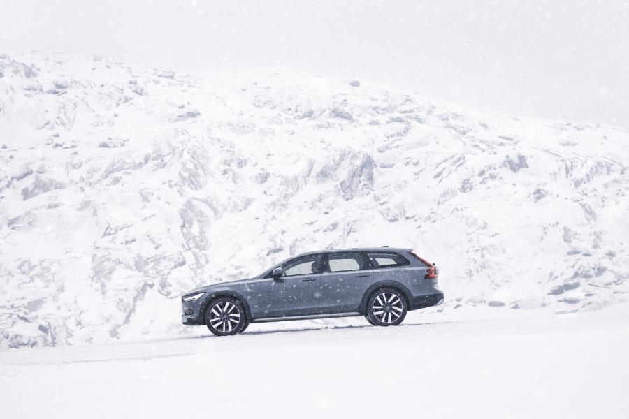 Volvo V90 B6 Cross Country 2020 года  (WW) (фото 2 из 9)